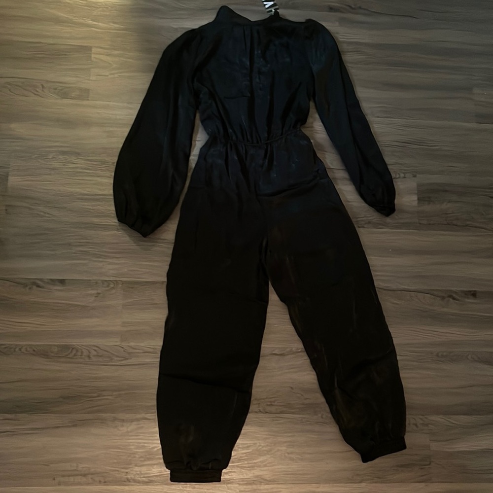 Brand new velvet jumpsuit - Picture 3 of 9